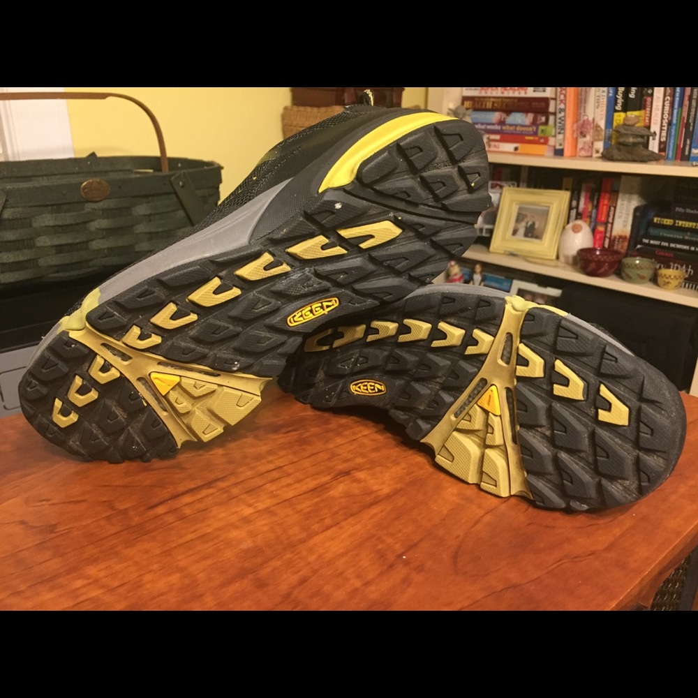 Keen Hiking Shoes Size 9.5